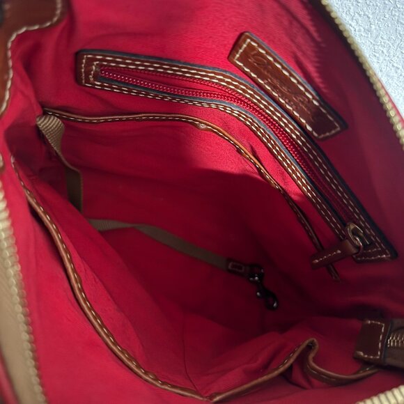🔥 Dooney & Bourke Red Pebble Leather Shoulder Bag – A Bold Classic 🔥 - Picture 7 of 7